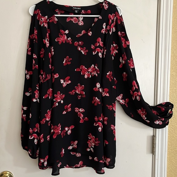 Roz & Ali Floral V-Neck Blouse w/Multi-Slit Chiffon Sleeves - Size 2X - Picture 1 of 10